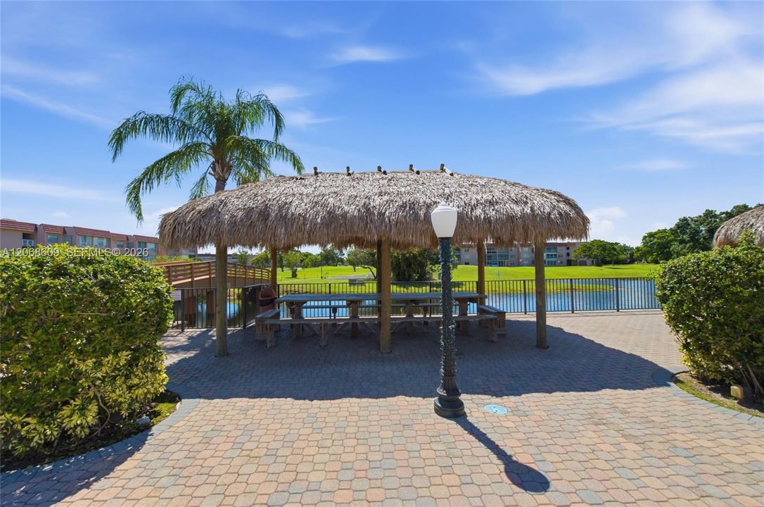 For Sale: $209,900 (2 beds, 2 baths, 850 Square Feet)