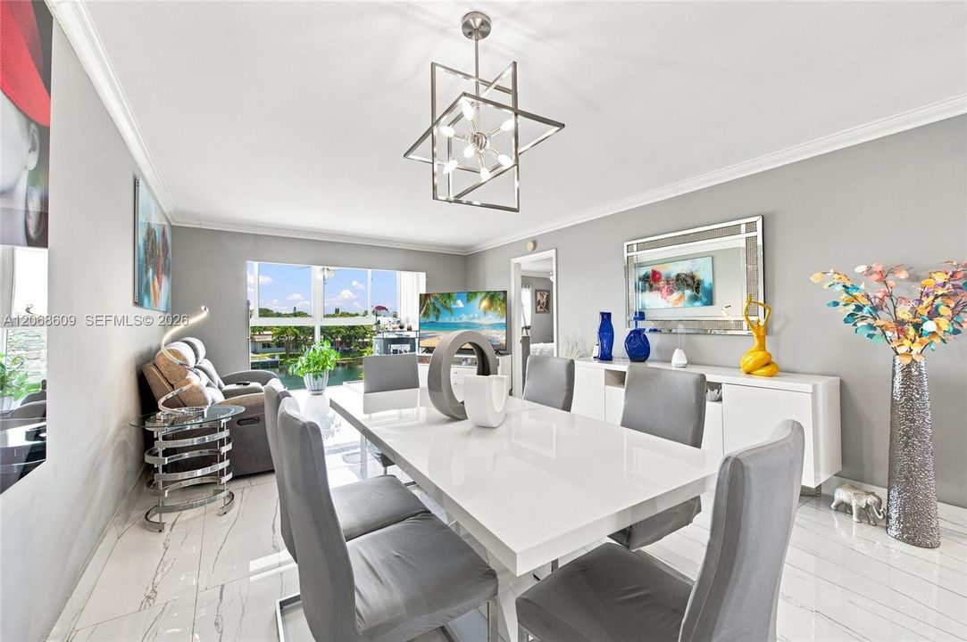 For Sale: $209,900 (2 beds, 2 baths, 850 Square Feet)