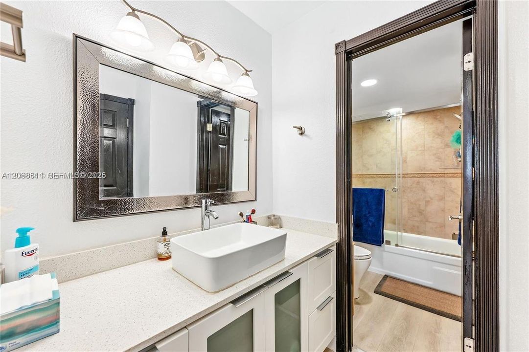 For Sale: $520,000 (1 beds, 2 baths, 980 Square Feet)