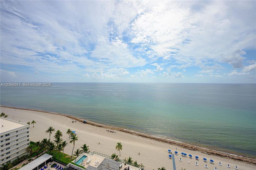 For Sale: $520,000 (1 beds, 2 baths, 980 Square Feet)