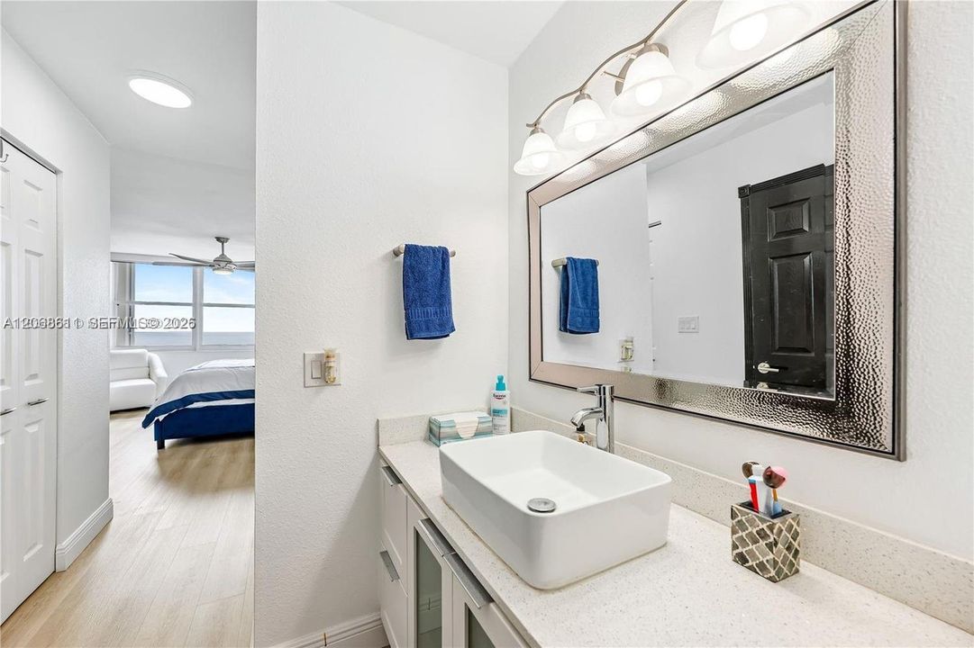 For Sale: $520,000 (1 beds, 2 baths, 980 Square Feet)