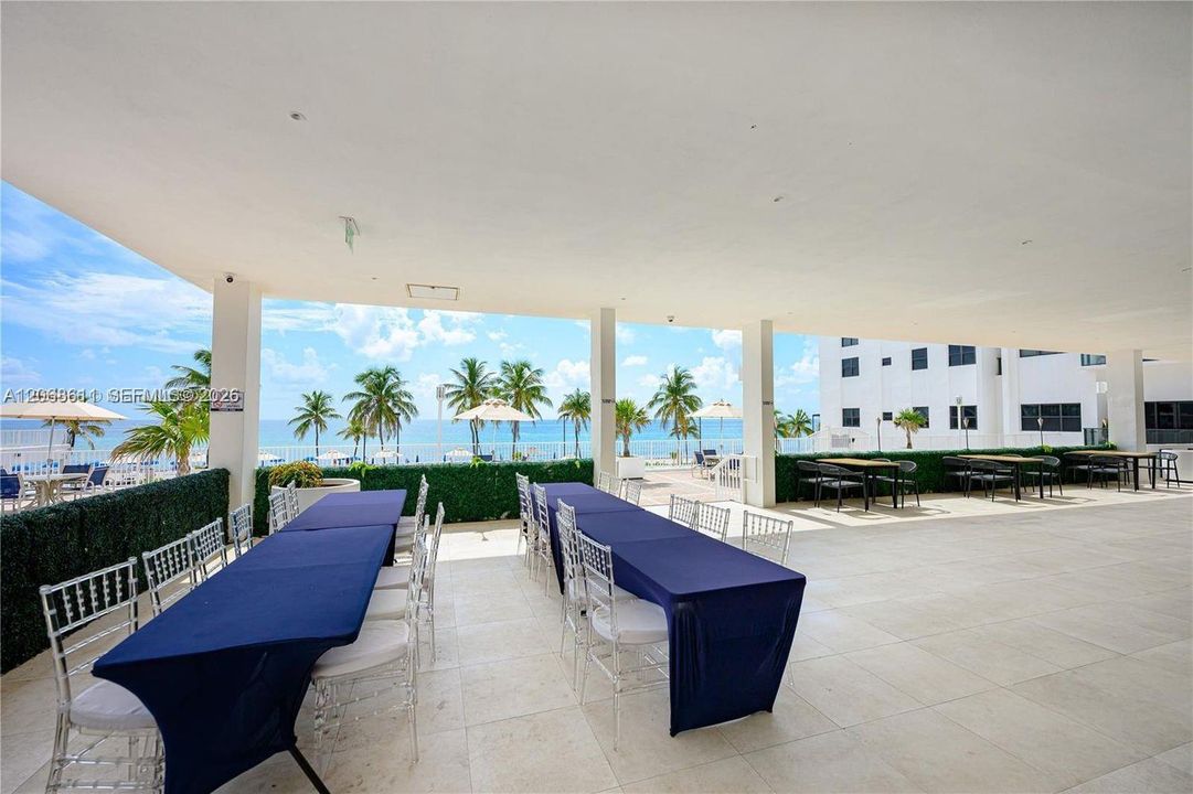 For Sale: $520,000 (1 beds, 2 baths, 980 Square Feet)