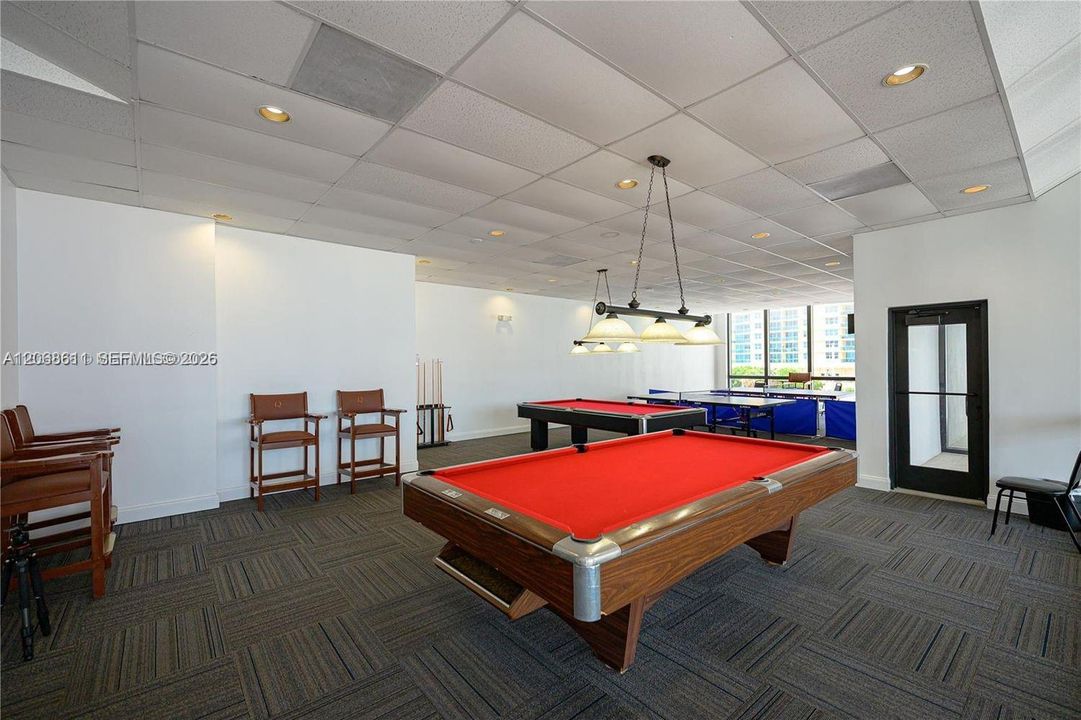 For Sale: $520,000 (1 beds, 2 baths, 980 Square Feet)