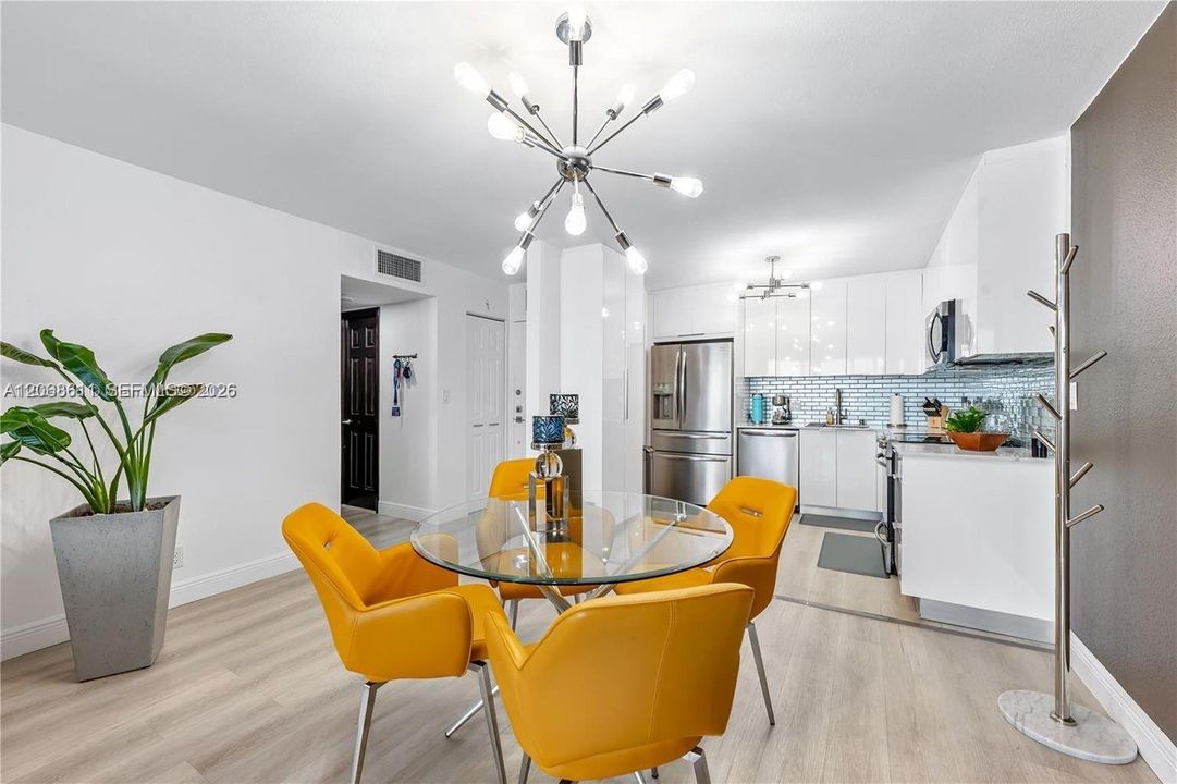 For Sale: $520,000 (1 beds, 2 baths, 980 Square Feet)