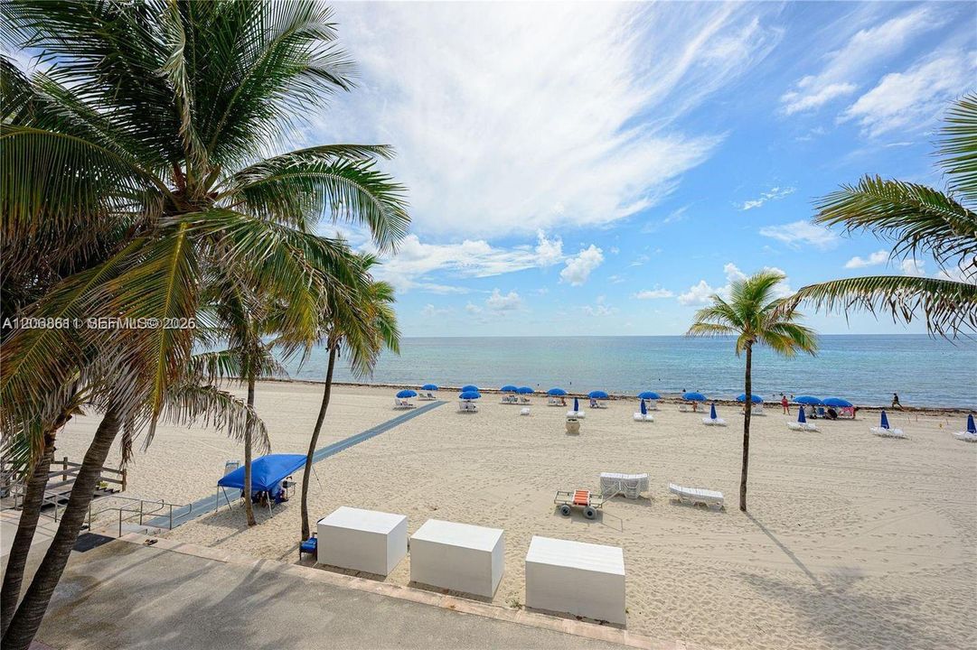 For Sale: $520,000 (1 beds, 2 baths, 980 Square Feet)
