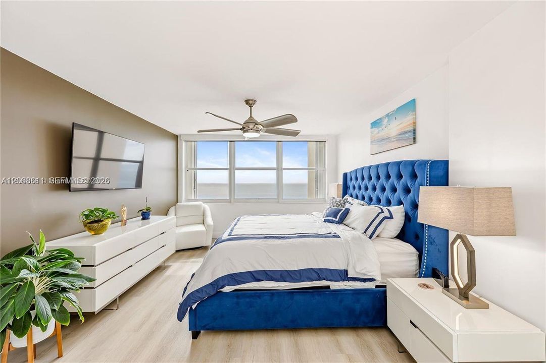 For Sale: $520,000 (1 beds, 2 baths, 980 Square Feet)