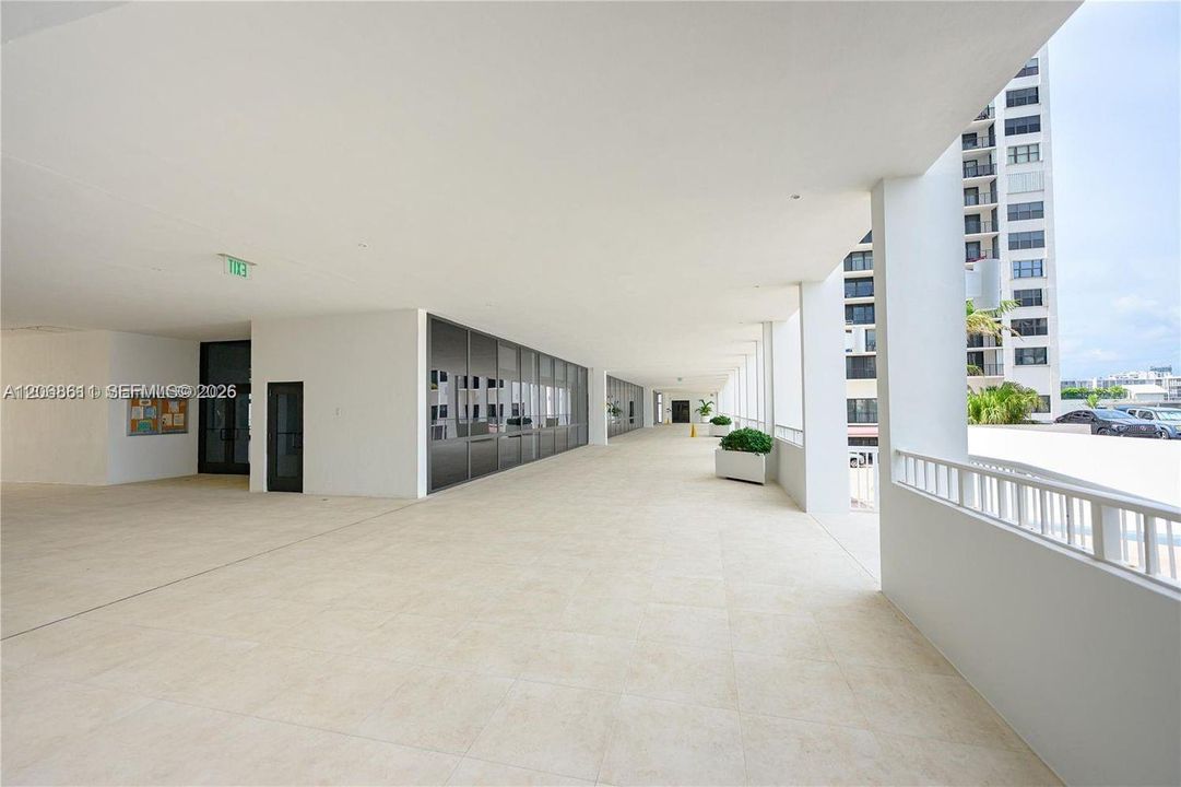 For Sale: $520,000 (1 beds, 2 baths, 980 Square Feet)