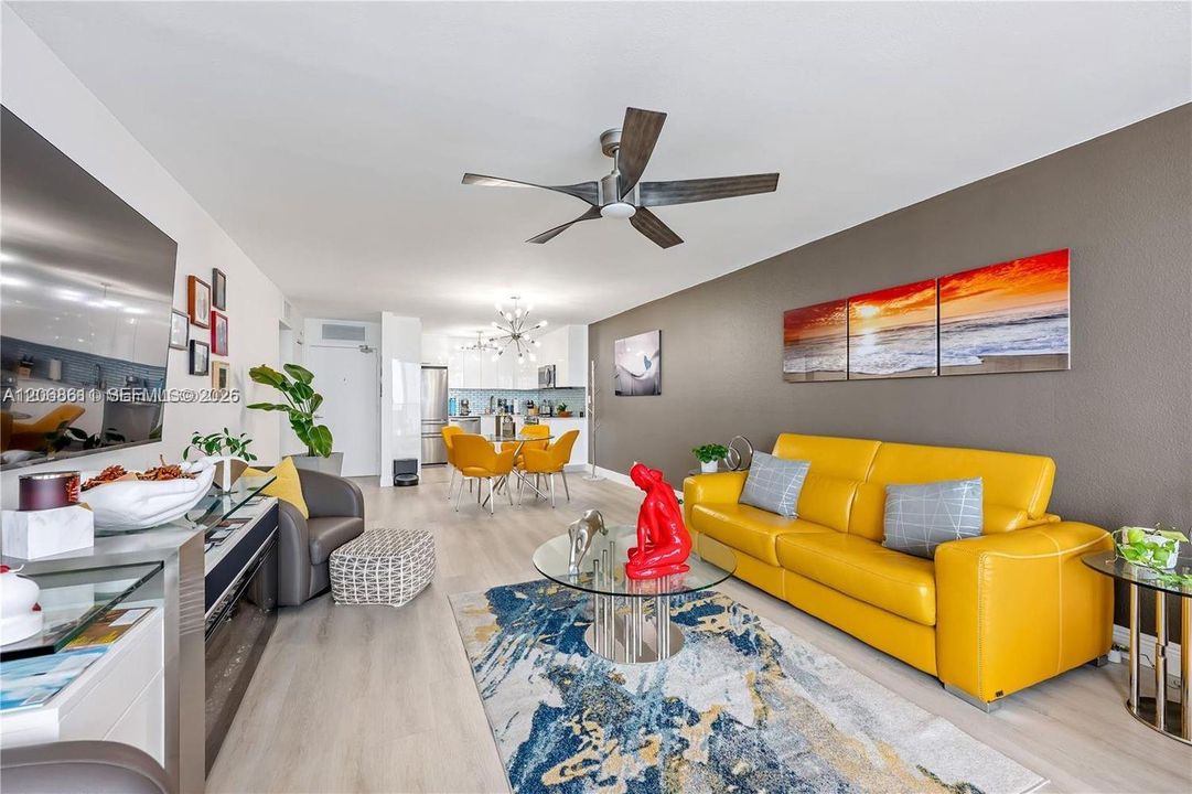 For Sale: $520,000 (1 beds, 2 baths, 980 Square Feet)