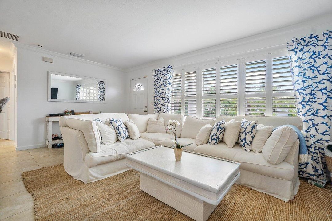 006-125GregoryPlace-WestPalmBeach-FL-334