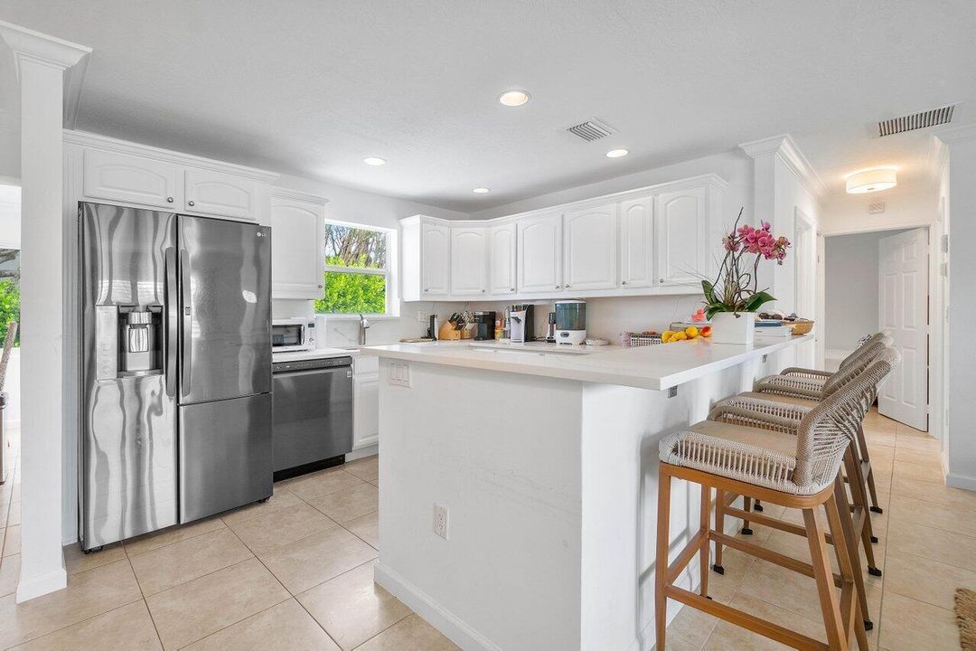 008-125GregoryPlace-WestPalmBeach-FL-334