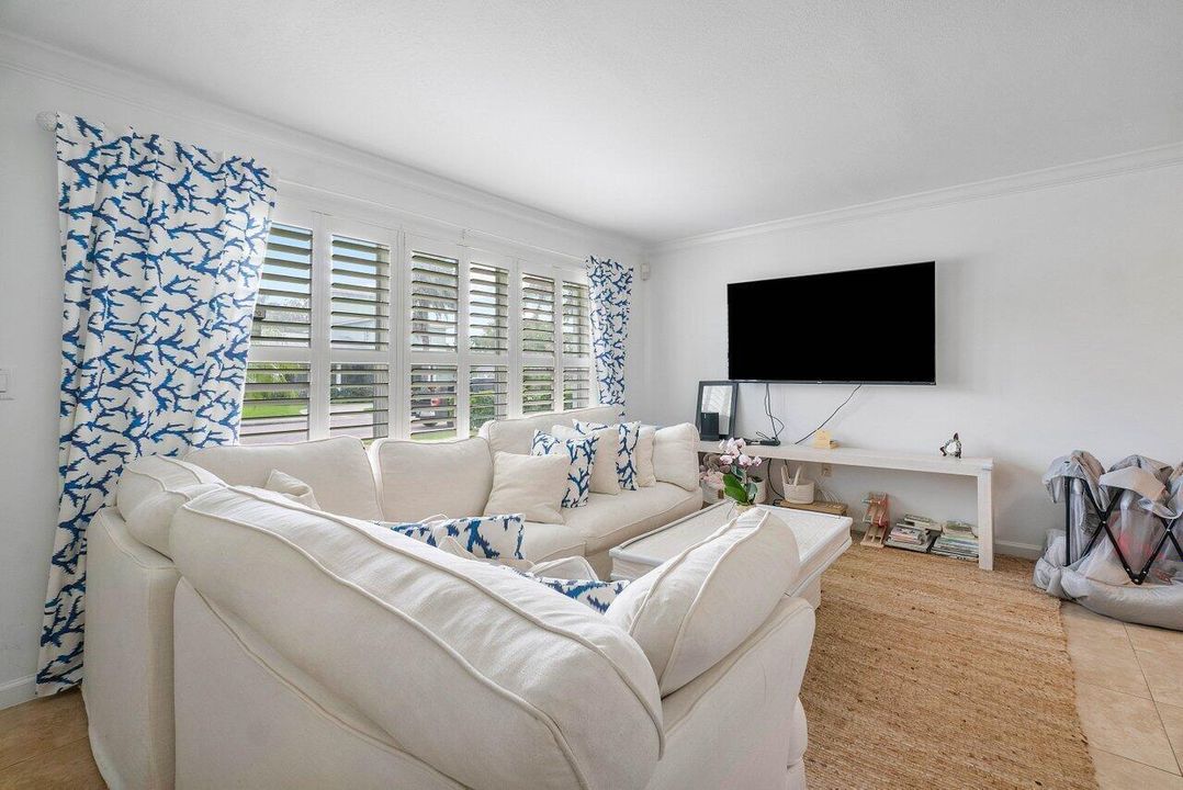 007-125GregoryPlace-WestPalmBeach-FL-334