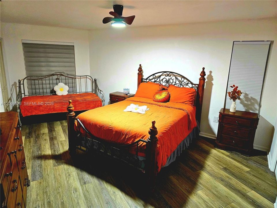 For Sale: $999,999 (4 beds, 4 baths, 3310 Square Feet)