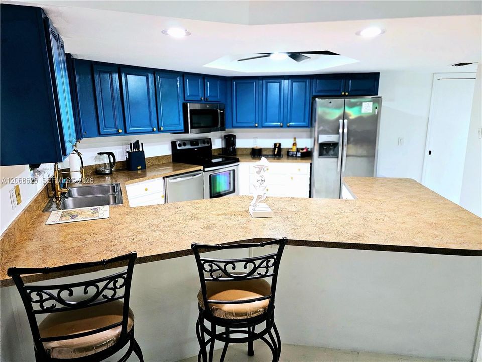 For Sale: $999,999 (4 beds, 4 baths, 3310 Square Feet)
