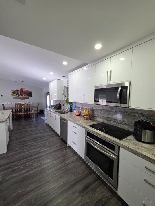 For Sale: $695,000 (3 beds, 2 baths, 1596 Square Feet)