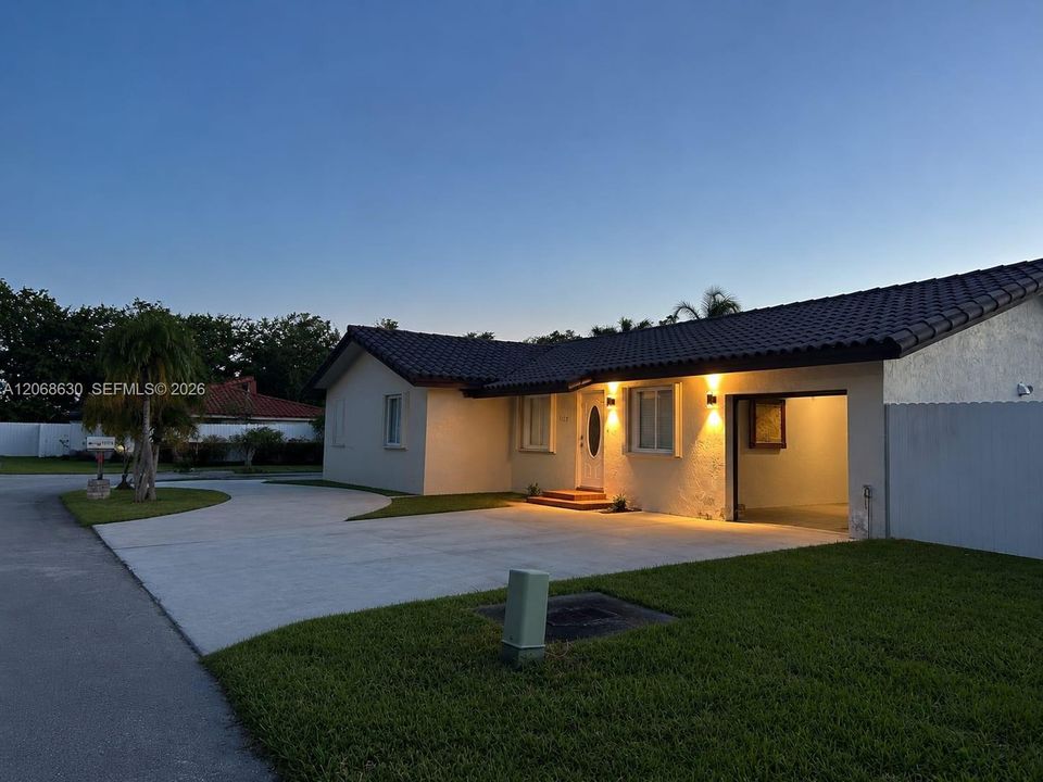 For Sale: $695,000 (3 beds, 2 baths, 1596 Square Feet)