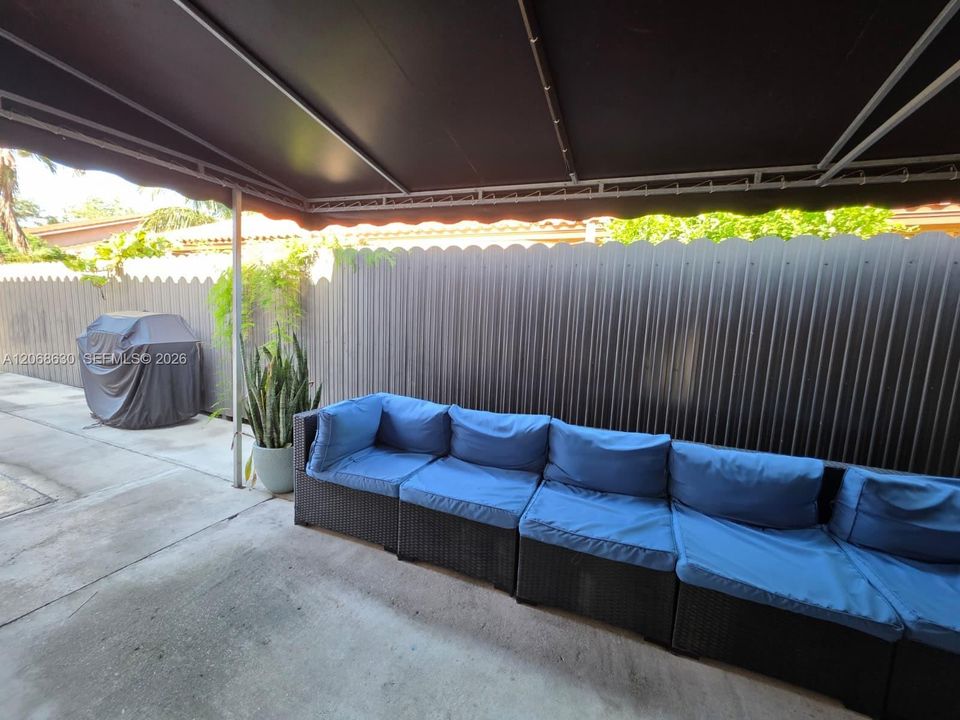 For Sale: $695,000 (3 beds, 2 baths, 1596 Square Feet)
