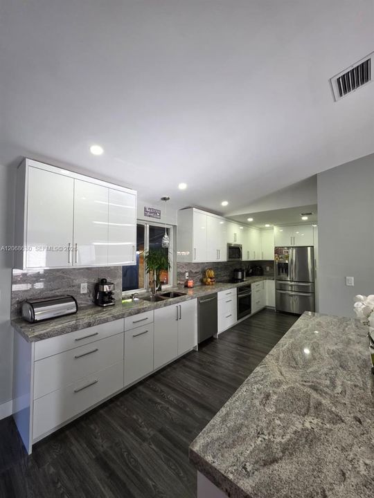 For Sale: $695,000 (3 beds, 2 baths, 1596 Square Feet)