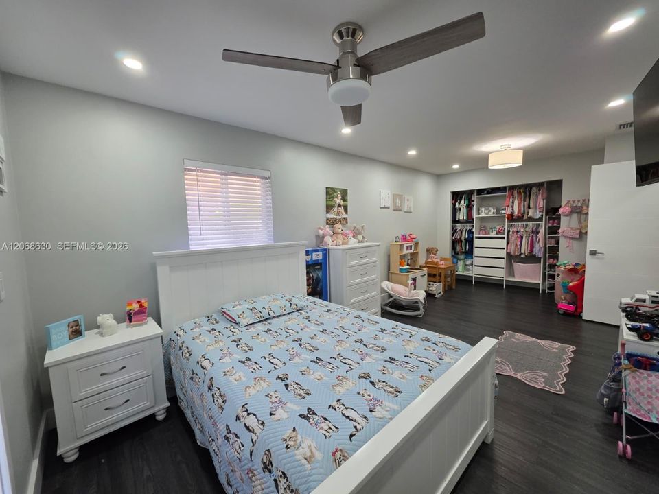 For Sale: $695,000 (3 beds, 2 baths, 1596 Square Feet)