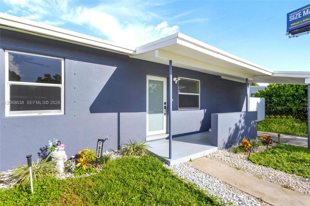 For Sale: $475,000 (3 beds, 2 baths, 960 Square Feet)