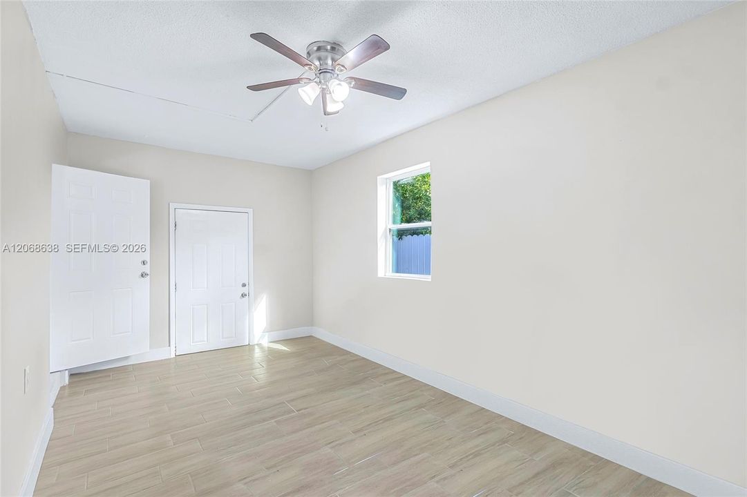 For Sale: $475,000 (3 beds, 2 baths, 960 Square Feet)