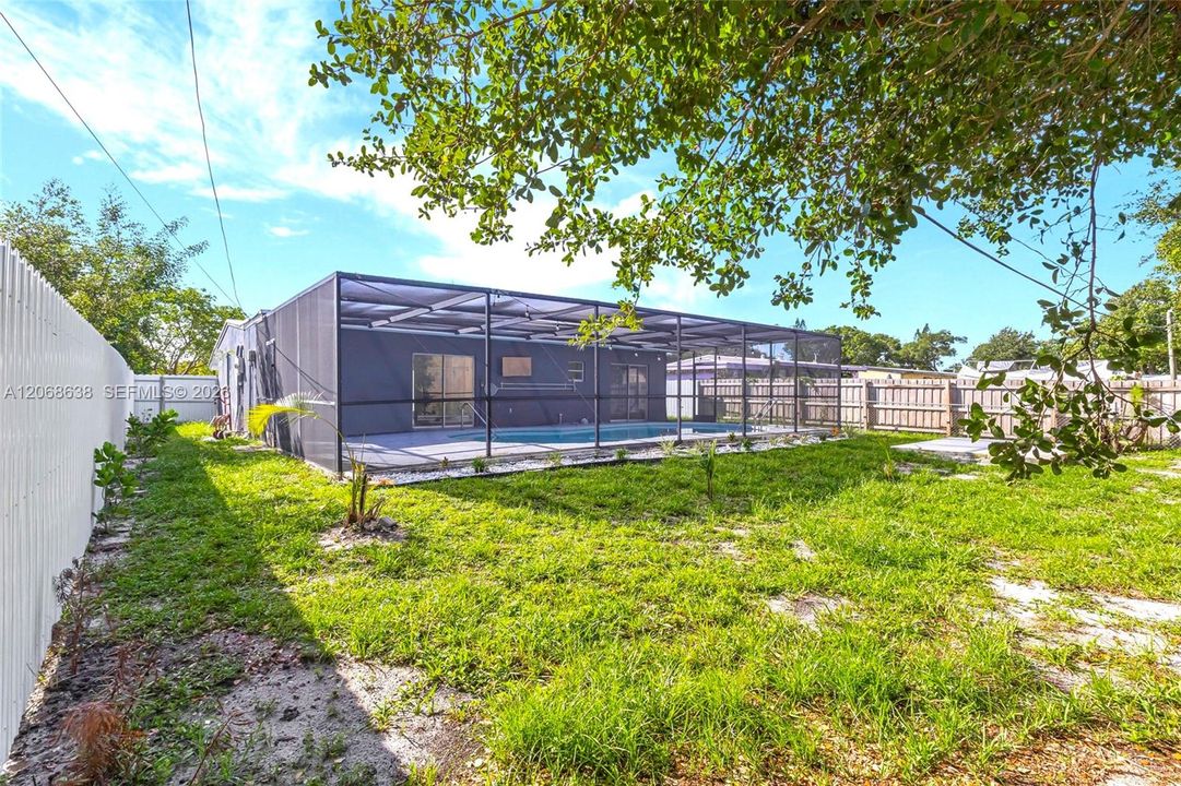 For Sale: $475,000 (3 beds, 2 baths, 960 Square Feet)