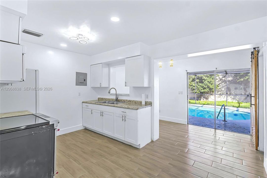 For Sale: $475,000 (3 beds, 2 baths, 960 Square Feet)