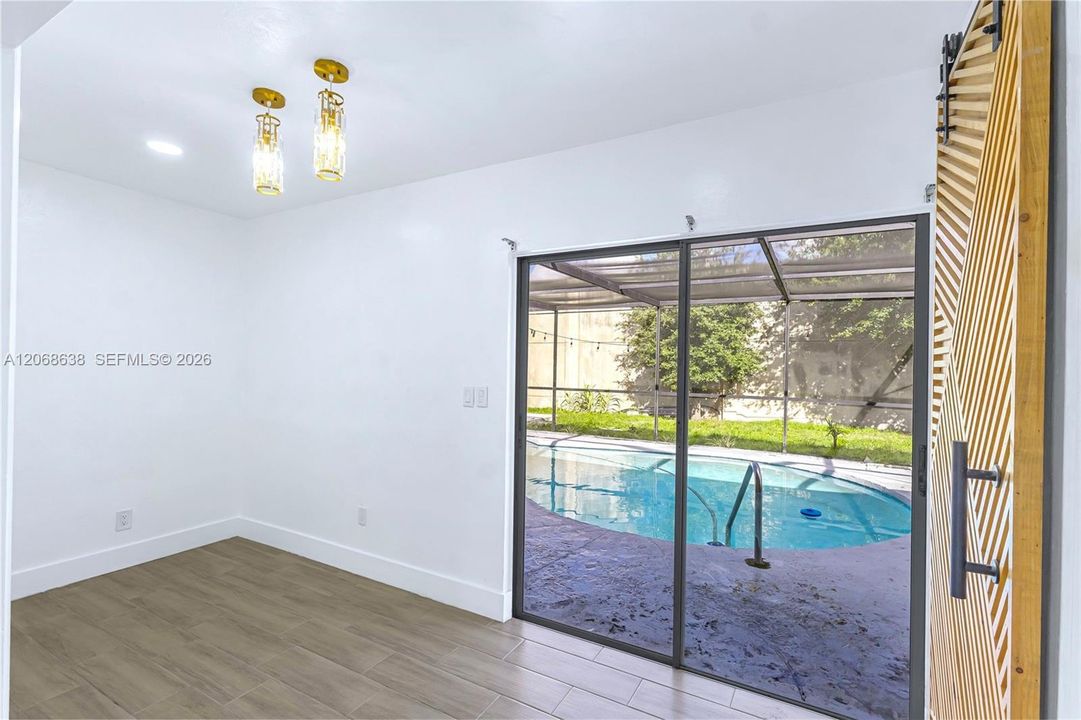 For Sale: $475,000 (3 beds, 2 baths, 960 Square Feet)