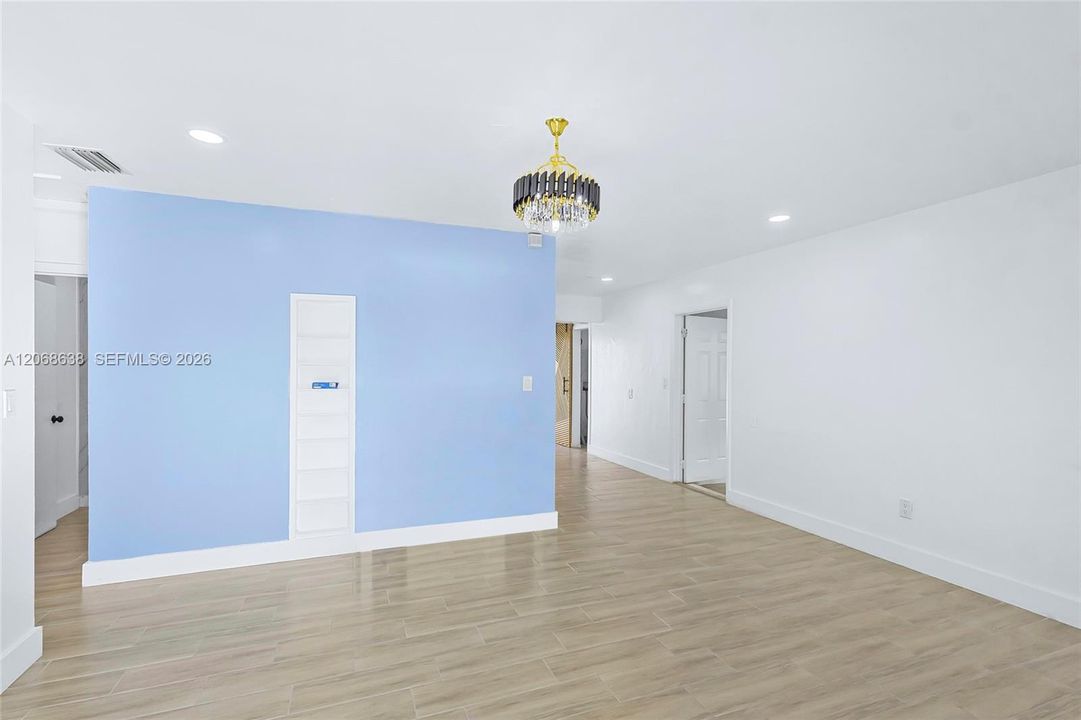 For Sale: $475,000 (3 beds, 2 baths, 960 Square Feet)