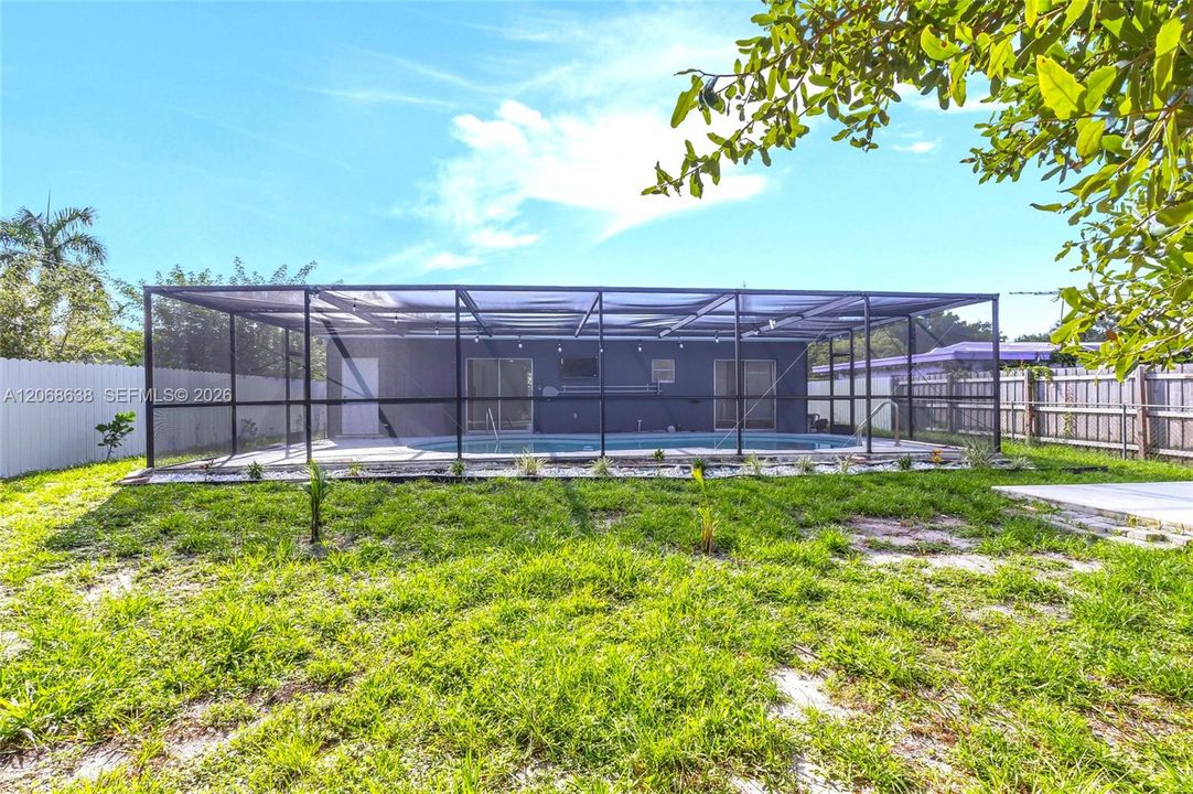 For Sale: $475,000 (3 beds, 2 baths, 960 Square Feet)