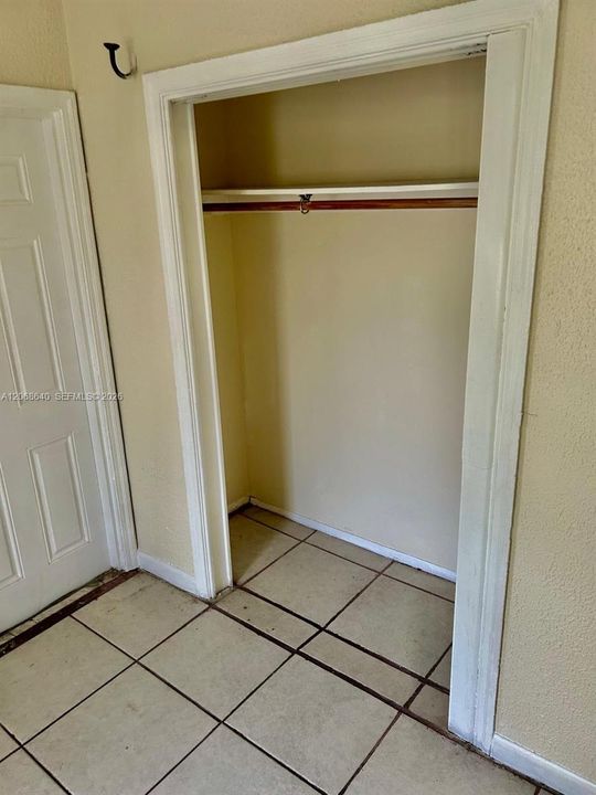 For Rent: $1,475 (1 beds, 1 baths, 1787 Square Feet)