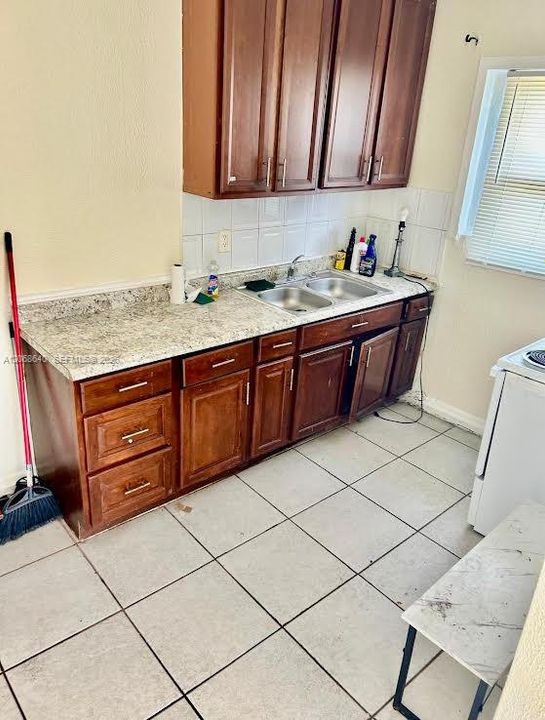 For Rent: $1,475 (1 beds, 1 baths, 1787 Square Feet)