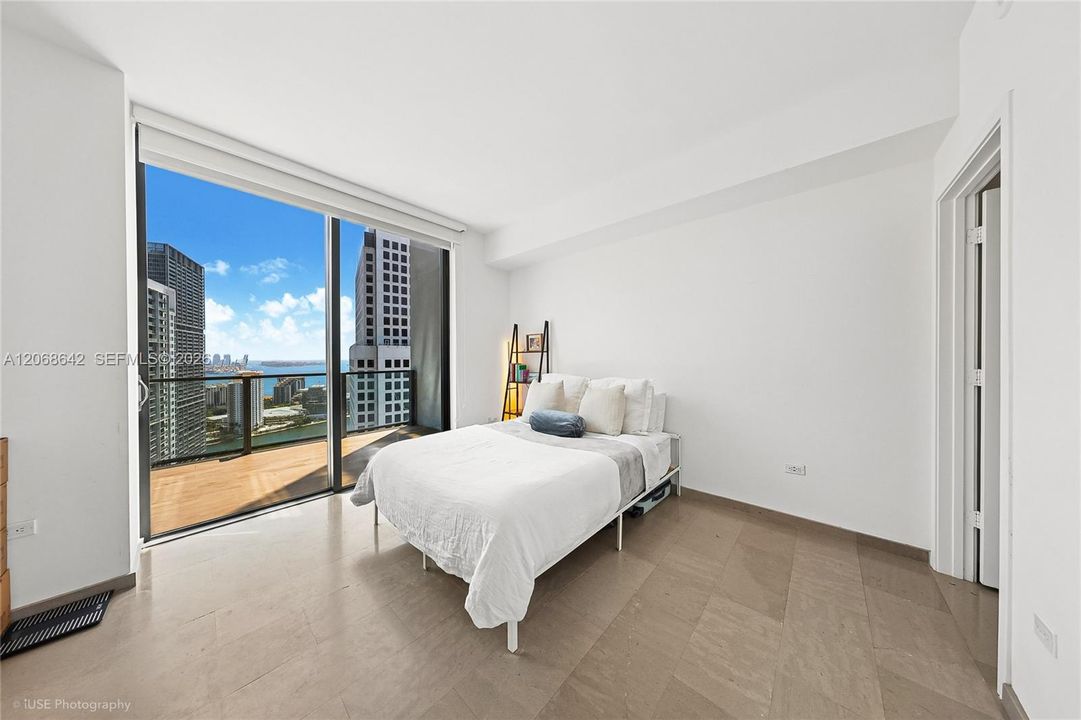 For Sale: $1,040,000 (2 beds, 2 baths, 1373 Square Feet)