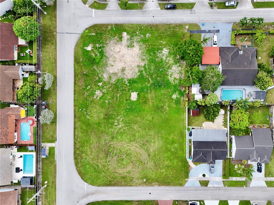 待售: $1,500,000 (0.70 acres)