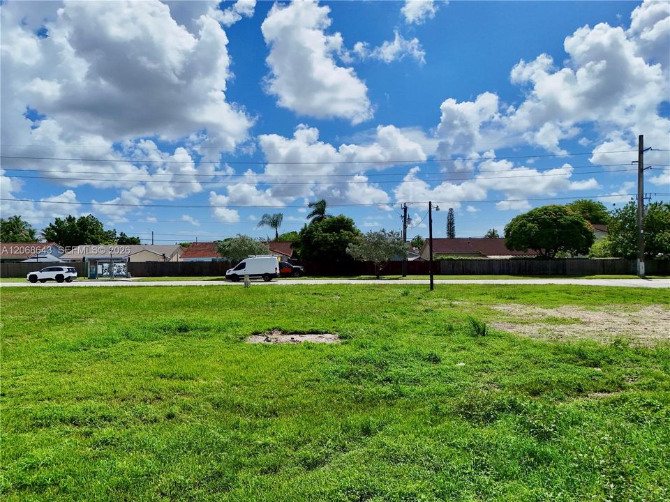 待售: $1,500,000 (0.70 acres)