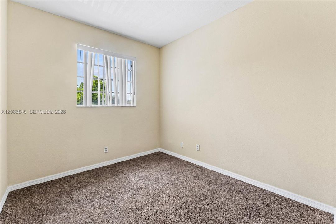 For Sale: $195,000 (3 beds, 2 baths, 1044 Square Feet)
