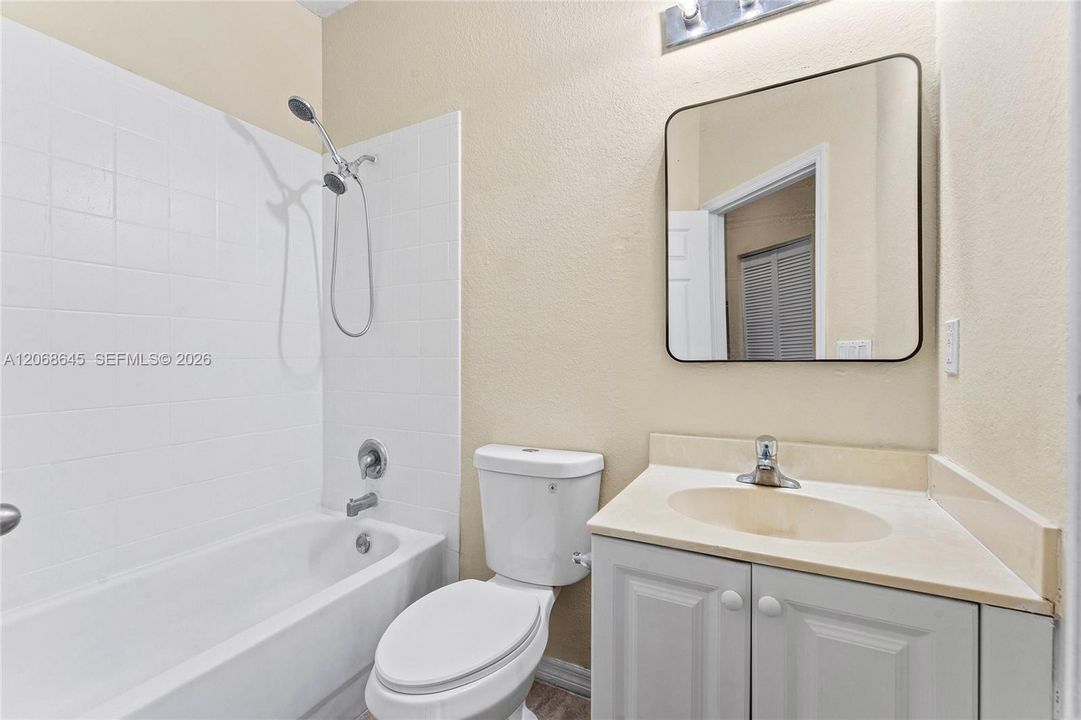 For Sale: $195,000 (3 beds, 2 baths, 1044 Square Feet)