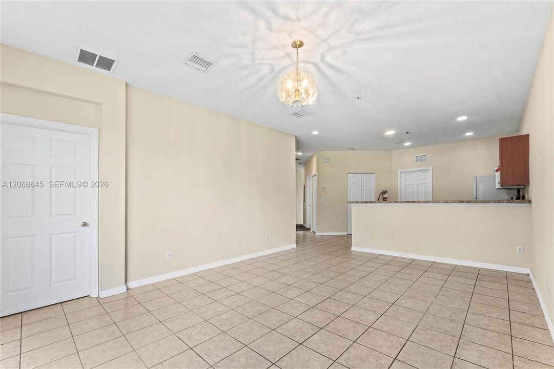 For Sale: $195,000 (3 beds, 2 baths, 1044 Square Feet)
