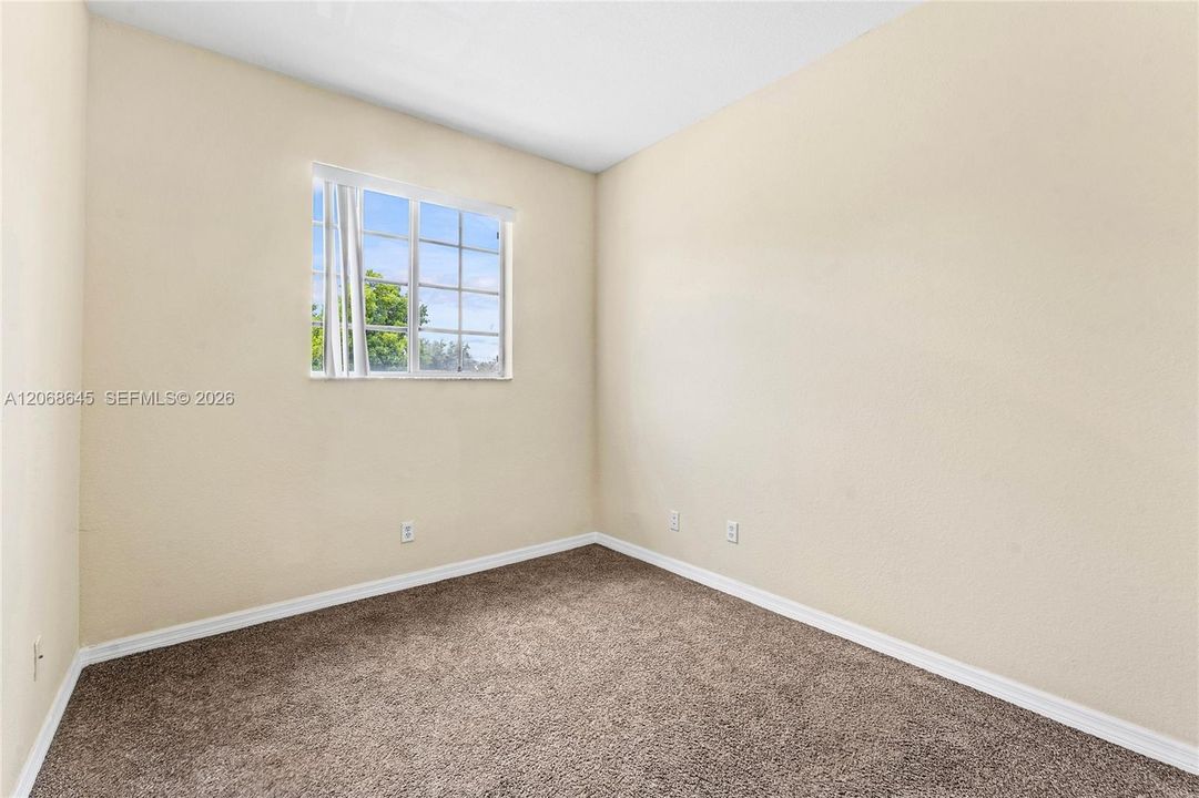 For Sale: $195,000 (3 beds, 2 baths, 1044 Square Feet)