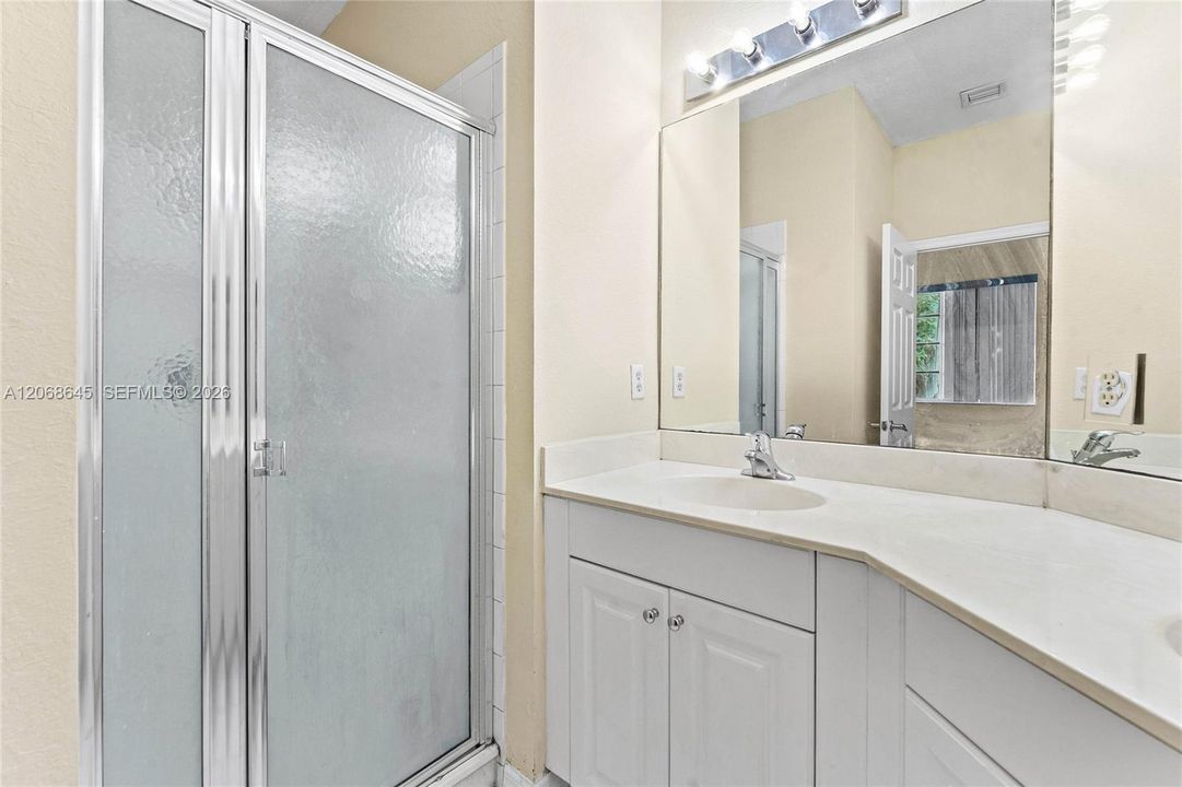 For Sale: $195,000 (3 beds, 2 baths, 1044 Square Feet)