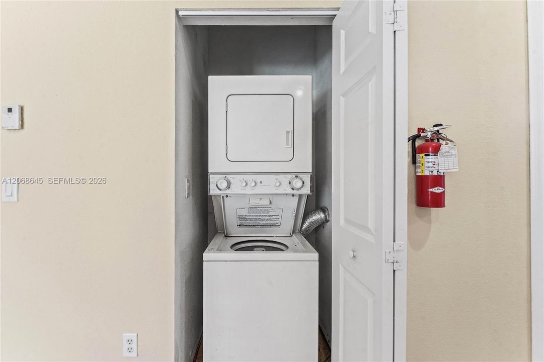 For Sale: $195,000 (3 beds, 2 baths, 1044 Square Feet)