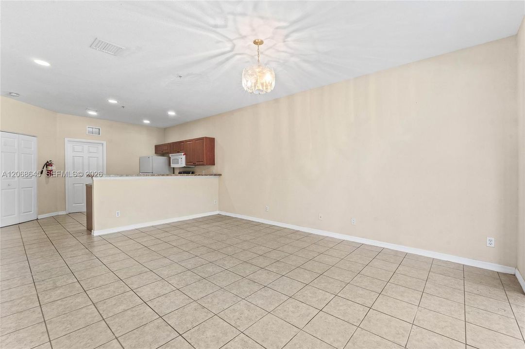 For Sale: $195,000 (3 beds, 2 baths, 1044 Square Feet)