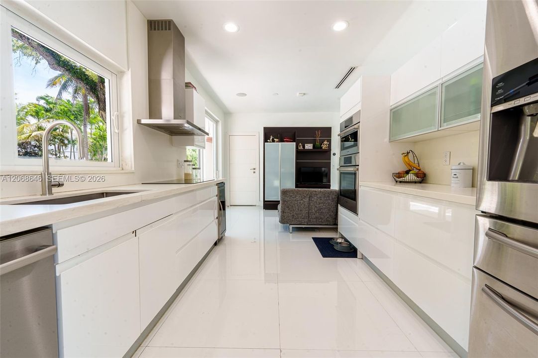 For Sale: $1,700,000 (3 beds, 3 baths, 2436 Square Feet)