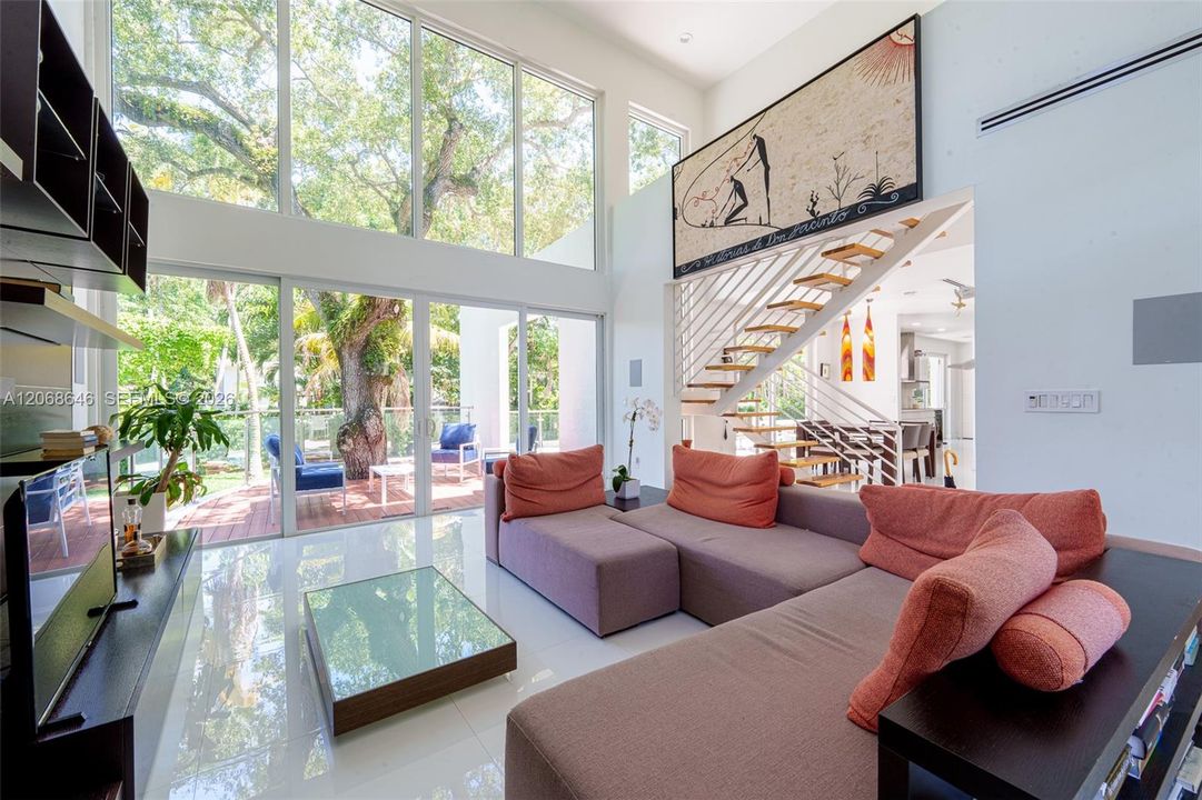 For Sale: $1,700,000 (3 beds, 3 baths, 2436 Square Feet)