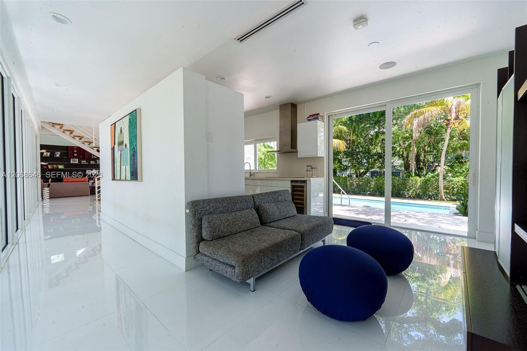 For Sale: $1,700,000 (3 beds, 3 baths, 2436 Square Feet)