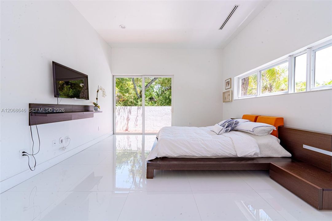 For Sale: $1,700,000 (3 beds, 3 baths, 2436 Square Feet)