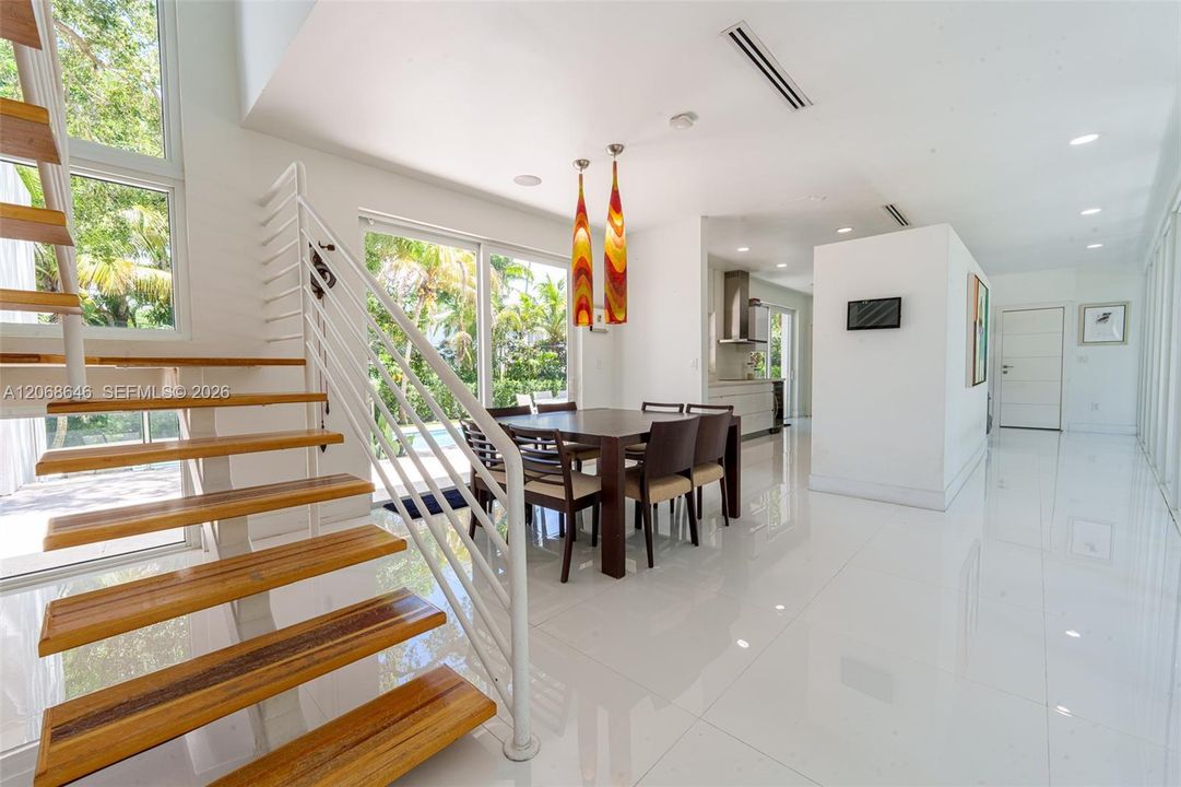 For Sale: $1,700,000 (3 beds, 3 baths, 2436 Square Feet)