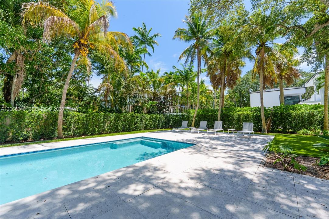 For Sale: $1,700,000 (3 beds, 3 baths, 2436 Square Feet)