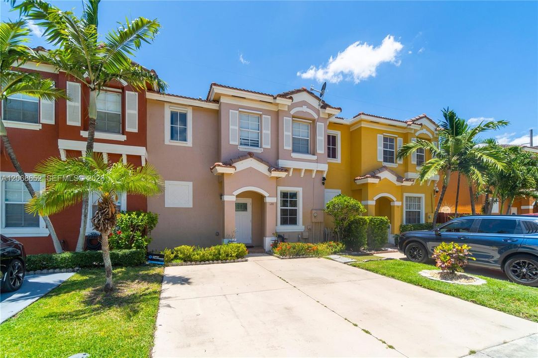 En Venta: $348,000 (3 camas, 3 baños, 1378 Pies cuadrados)