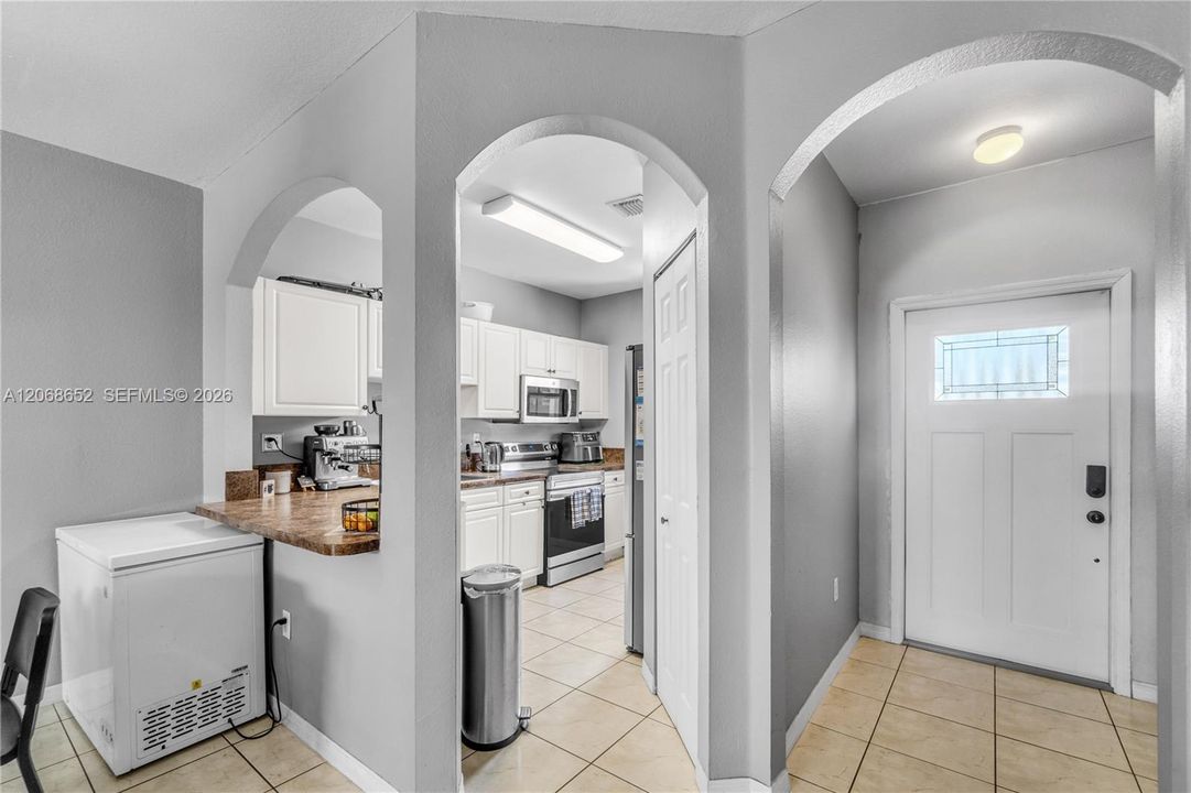 En Venta: $348,000 (3 camas, 3 baños, 1378 Pies cuadrados)