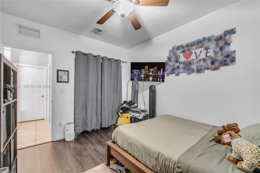 En Venta: $348,000 (3 camas, 3 baños, 1378 Pies cuadrados)
